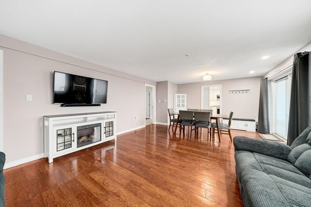 75 Edgelawn Ave 1, North Andover, MA 01845