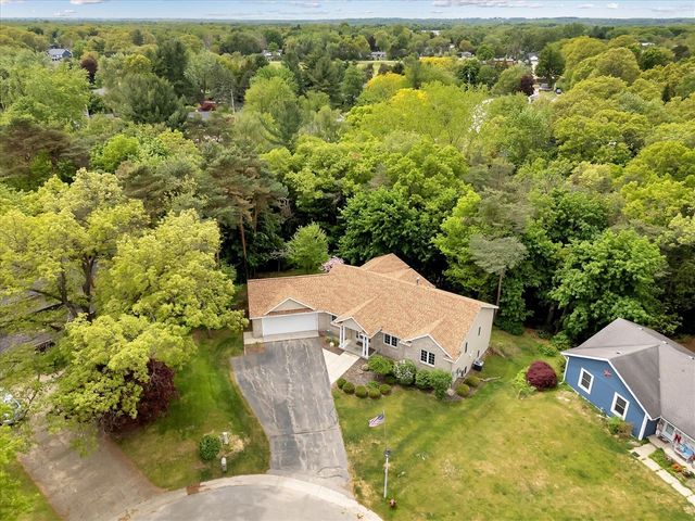 2510 Thoreau Court, Grand Rapids, MI 49525