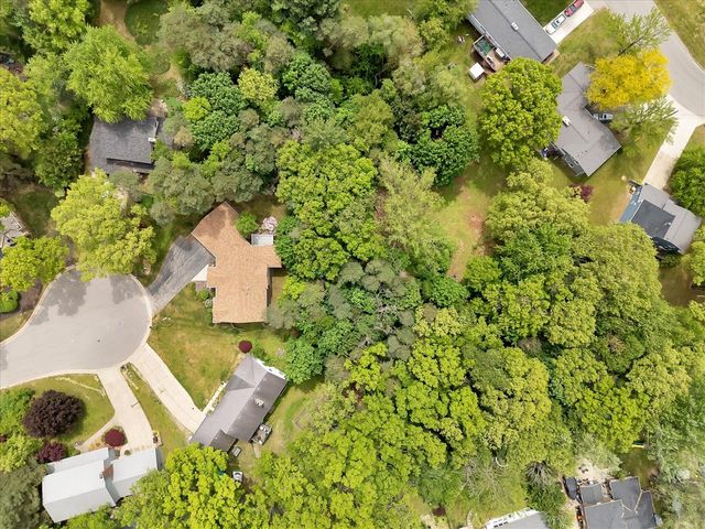 2510 Thoreau Court, Grand Rapids, MI 49525