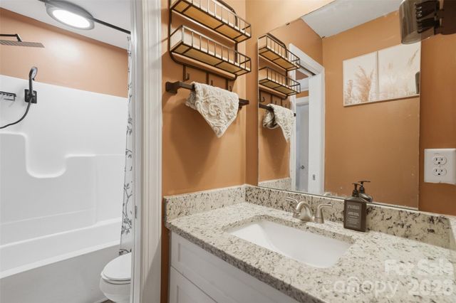 1629 Oak Leaf Drive, Hickory, NC 28601