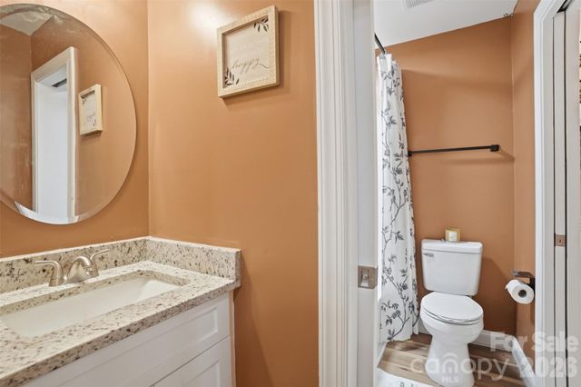 1629 Oak Leaf Drive, Hickory, NC 28601