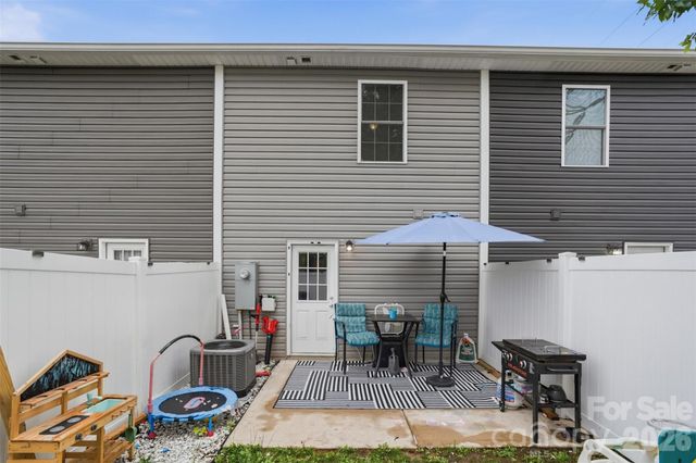1629 Oak Leaf Drive, Hickory, NC 28601