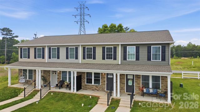 1629 Oak Leaf Drive, Hickory, NC 28601