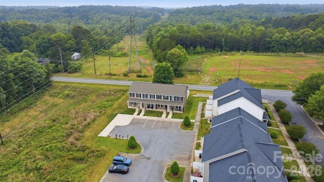 1629 Oak Leaf Drive, Hickory, NC 28601