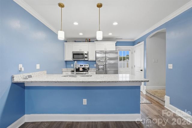 1629 Oak Leaf Drive, Hickory, NC 28601