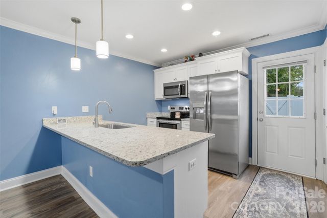 1629 Oak Leaf Drive, Hickory, NC 28601