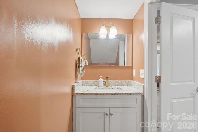 1629 Oak Leaf Drive, Hickory, NC 28601
