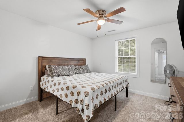 1629 Oak Leaf Drive, Hickory, NC 28601