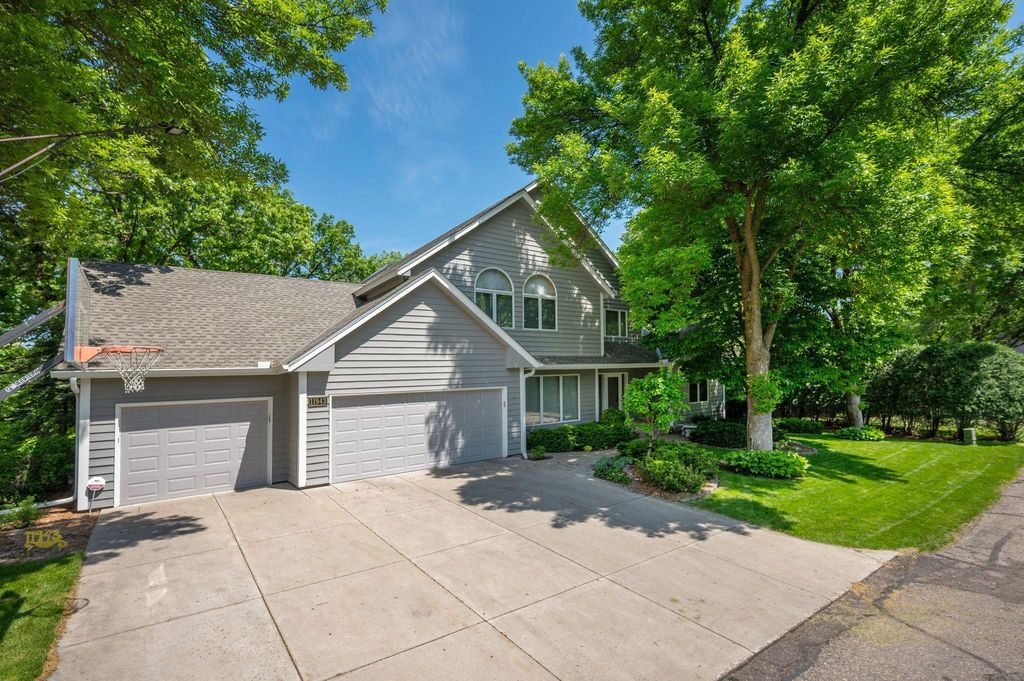 11943 Orchard Avenue W, Minnetonka, MN 55305