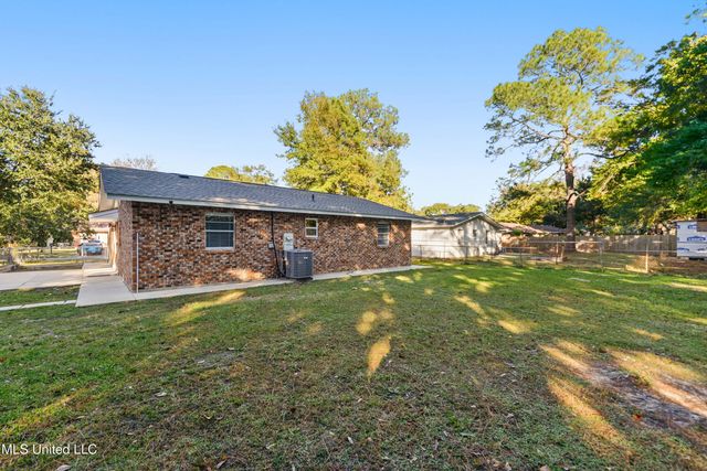 2325 W Park Drive, Gautier, MS 39553