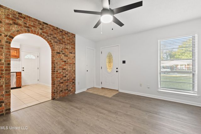 2325 W Park Drive, Gautier, MS 39553