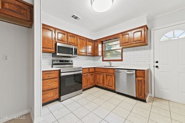 2325 W Park Drive, Gautier, MS 39553