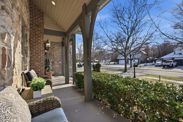 963 E OLD ENGLISH RD, Draper, UT 84020