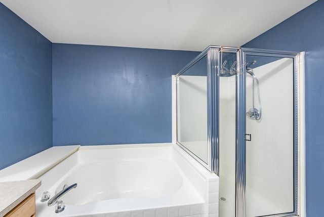 28235 Carlton Way Drive, Novi, MI 48377