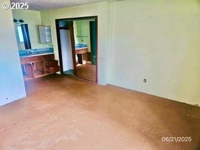 266 WOODRUFF MOUNTAIN Rd, Roseburg, OR 97471