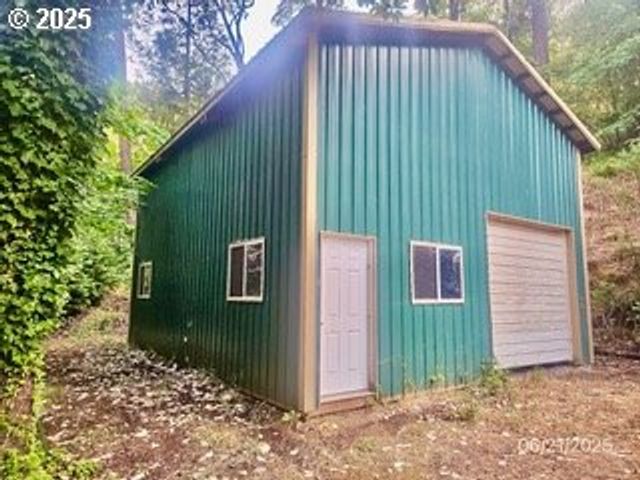 266 WOODRUFF MOUNTAIN Rd, Roseburg, OR 97471