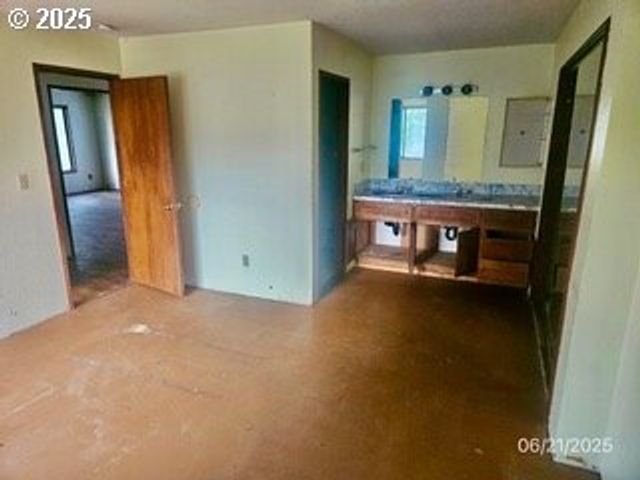 266 WOODRUFF MOUNTAIN Rd, Roseburg, OR 97471