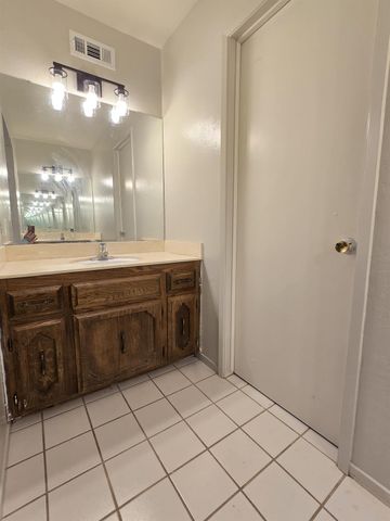 1584 Laverne Avenue, Clovis, CA 93611