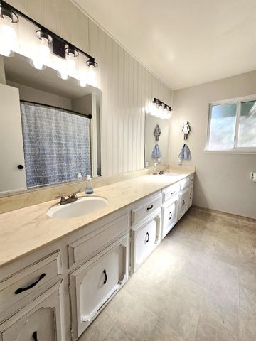 1584 Laverne Avenue, Clovis, CA 93611