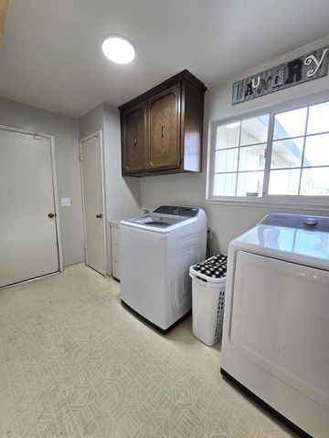 1584 Laverne Avenue, Clovis, CA 93611