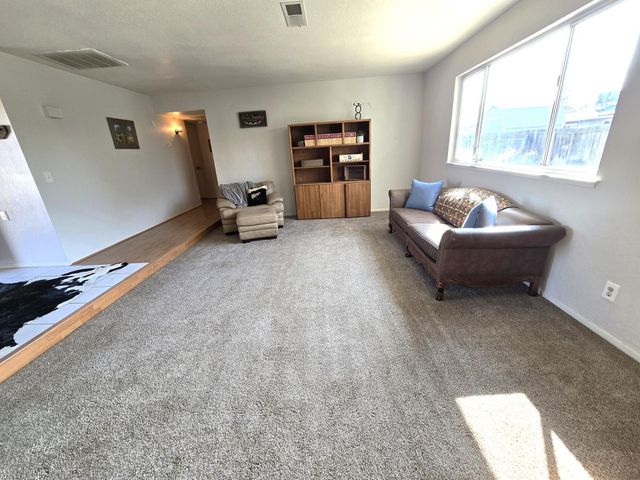 1584 Laverne Avenue, Clovis, CA 93611