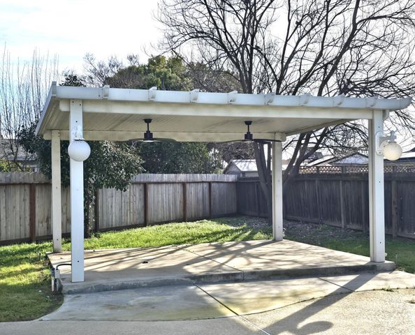 1584 Laverne Avenue, Clovis, CA 93611