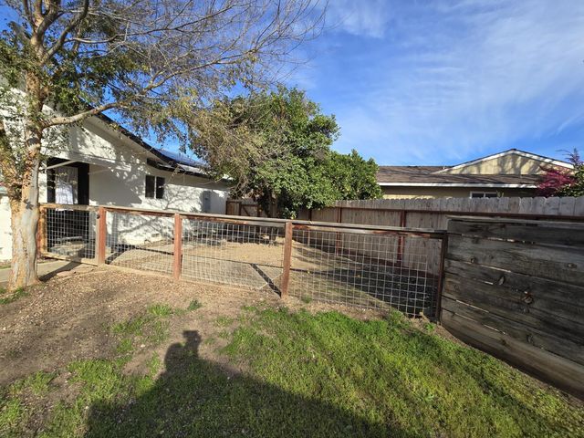 1584 Laverne Avenue, Clovis, CA 93611