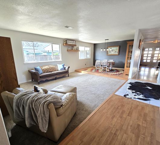 1584 Laverne Avenue, Clovis, CA 93611