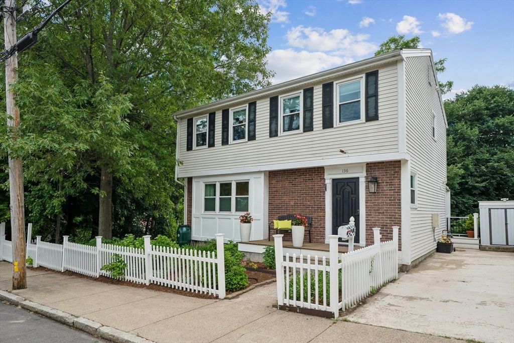 136 Weld St, Boston, MA 02132