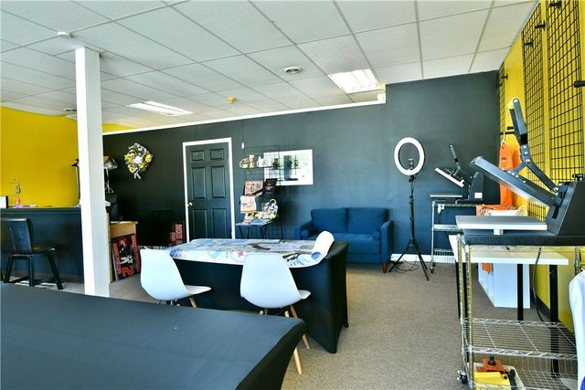 1883 E State St, Hermitage, PA 16148