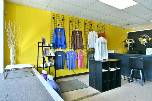 1883 E State St, Hermitage, PA 16148