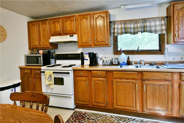 1883 E State St, Hermitage, PA 16148