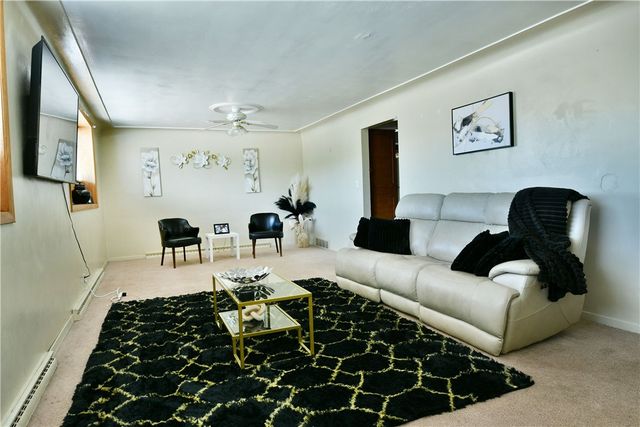 1883 E State St, Hermitage, PA 16148