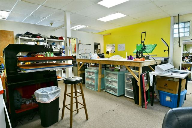 1883 E State St, Hermitage, PA 16148