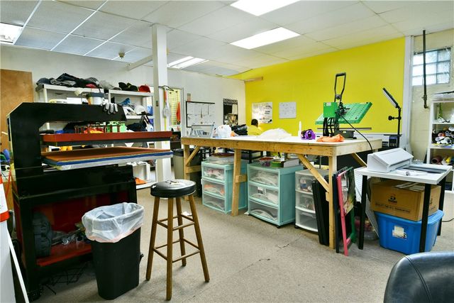 1883 E State St, Hermitage, PA 16148