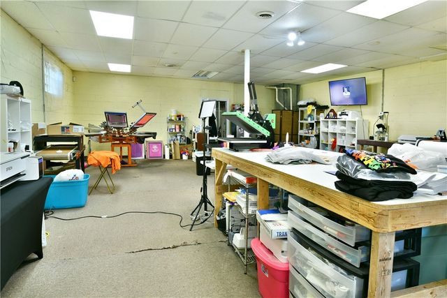 1883 E State St, Hermitage, PA 16148