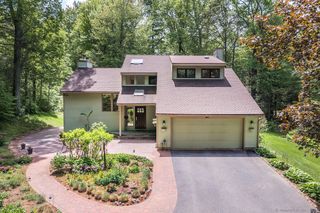 16 Pioneer Drive, New Hartford, CT 06057