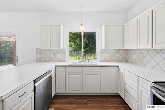 18765 N Street, Omaha, NE 68135