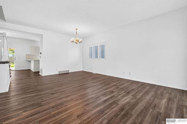 18765 N Street, Omaha, NE 68135