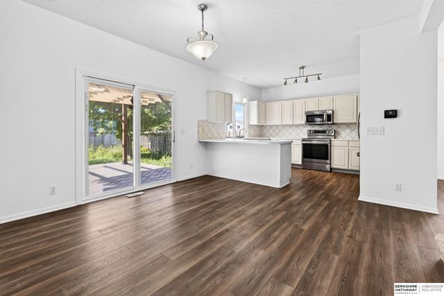 18765 N Street, Omaha, NE 68135