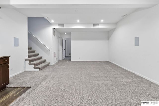 18765 N Street, Omaha, NE 68135