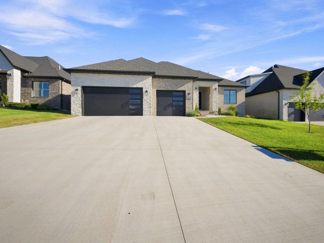3925 E Woodhue Street, Springfield, MO 65802