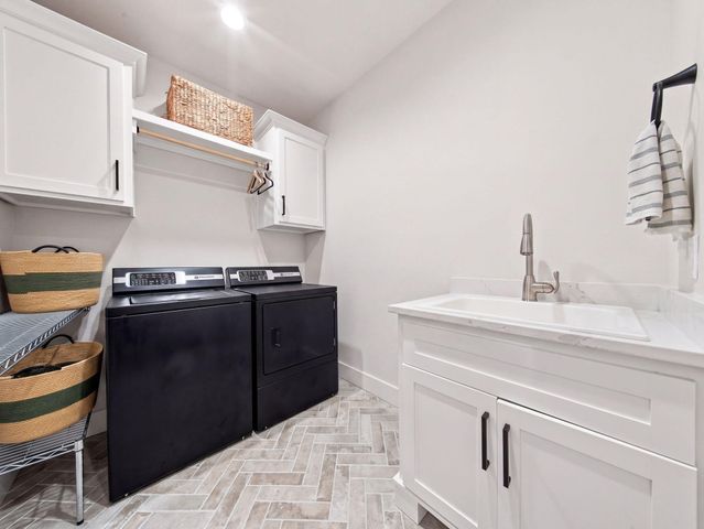 3925 E Woodhue Street, Springfield, MO 65802
