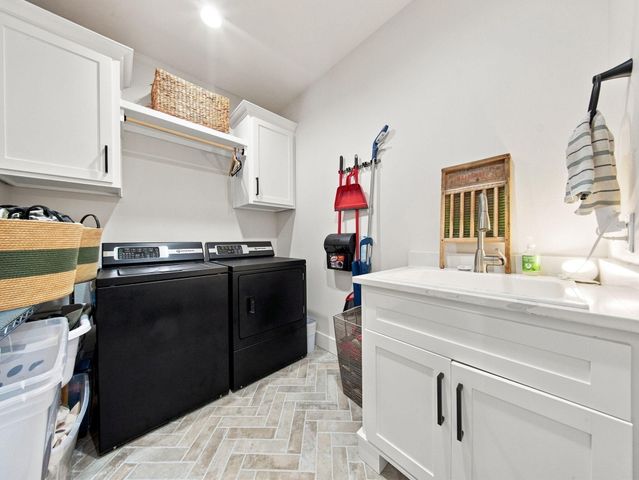 3925 E Woodhue Street, Springfield, MO 65802