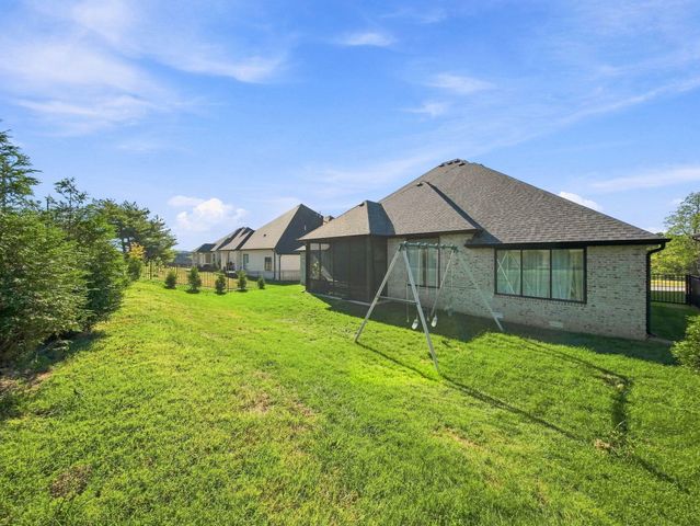 3925 E Woodhue Street, Springfield, MO 65802
