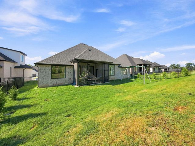 3925 E Woodhue Street, Springfield, MO 65802