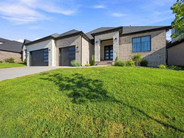 3925 E Woodhue Street, Springfield, MO 65802