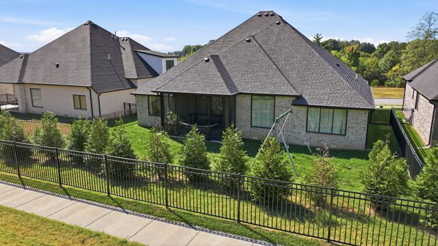 3925 E Woodhue Street, Springfield, MO 65802