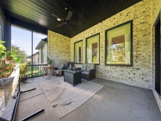 3925 E Woodhue Street, Springfield, MO 65802