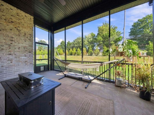 3925 E Woodhue Street, Springfield, MO 65802